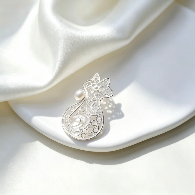 Cat Brooch Main Image