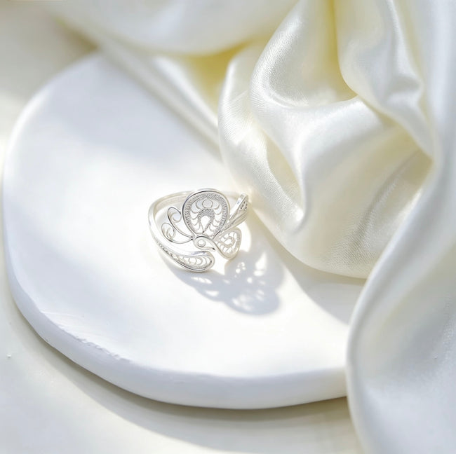 Organic Petal Ring Main Image