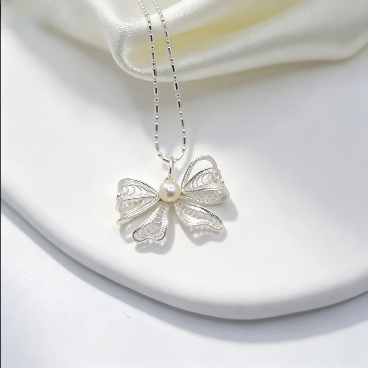 Pearl Bow Necklace